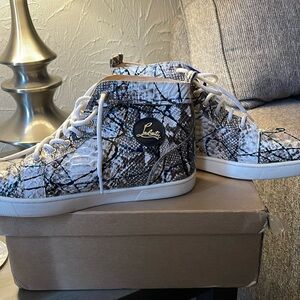 Men’s R Bottom shoes